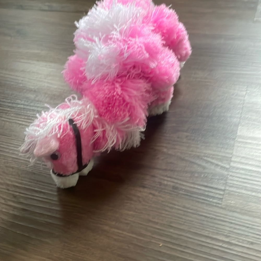 Classic Art Craft Yarn Horse Toy 11” Length & 8” High